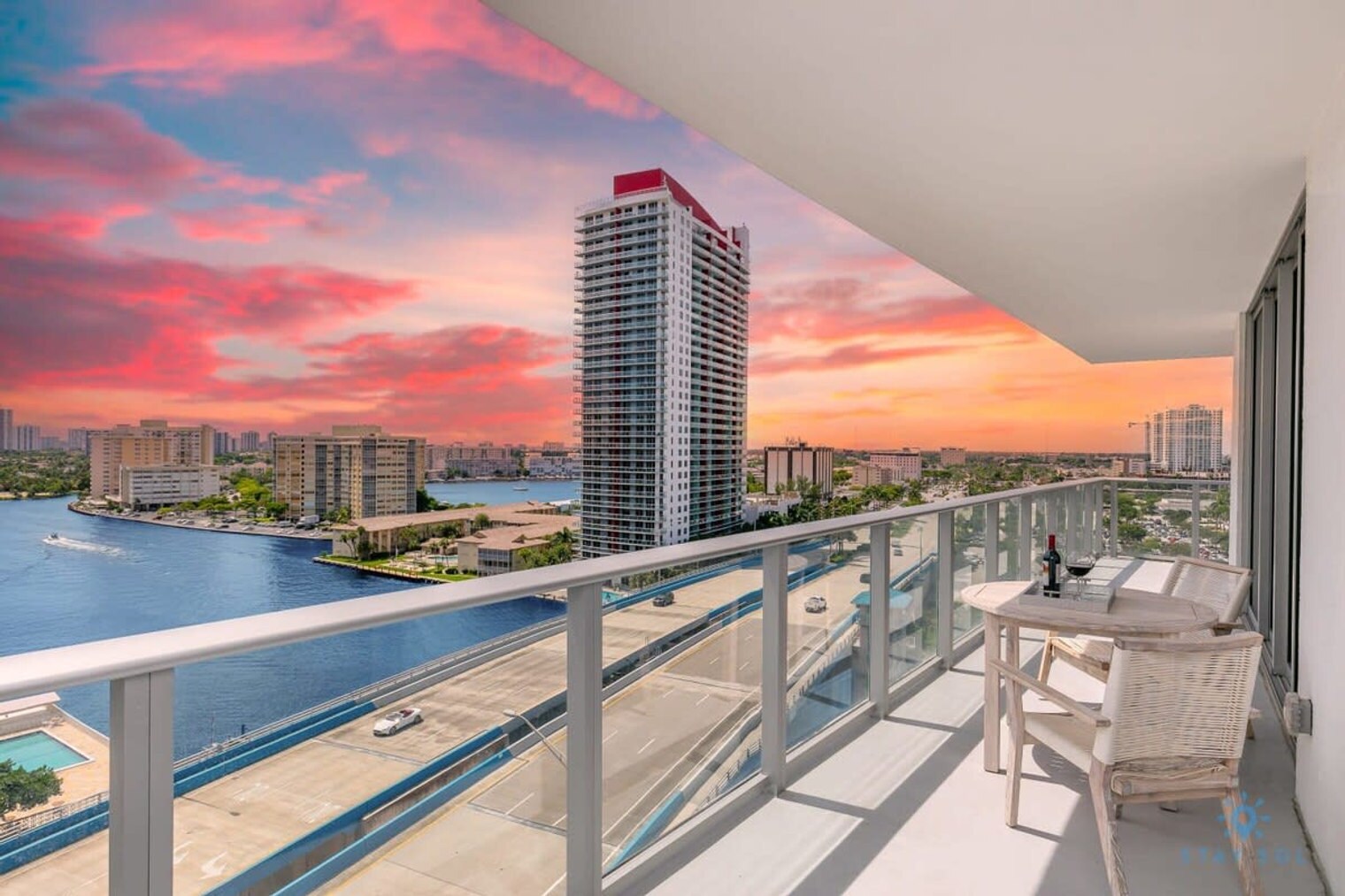 Building Photo - 4010 S Ocean Dr