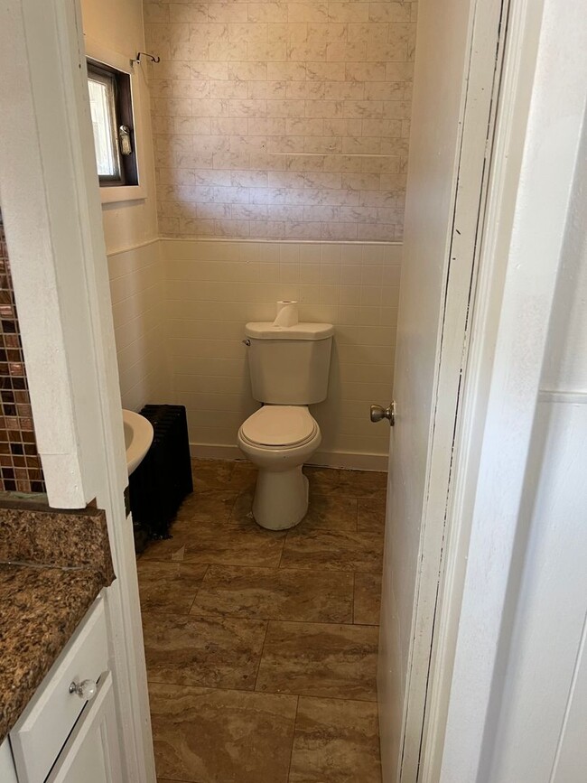 Building Photo - Beautiful 3 Bed/1 Bath Single Family Home ...