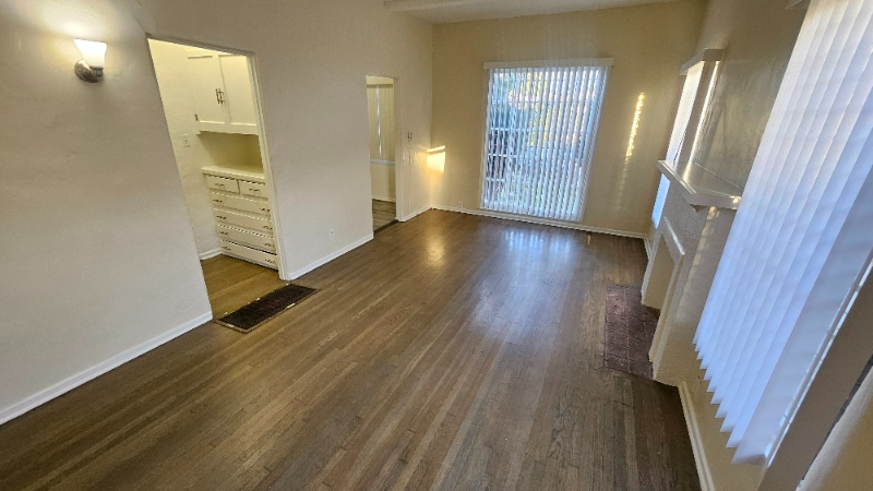 Building Photo - 519 N Gardner St