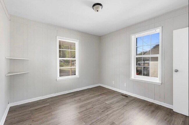 Building Photo - 621 Fairfax Ave