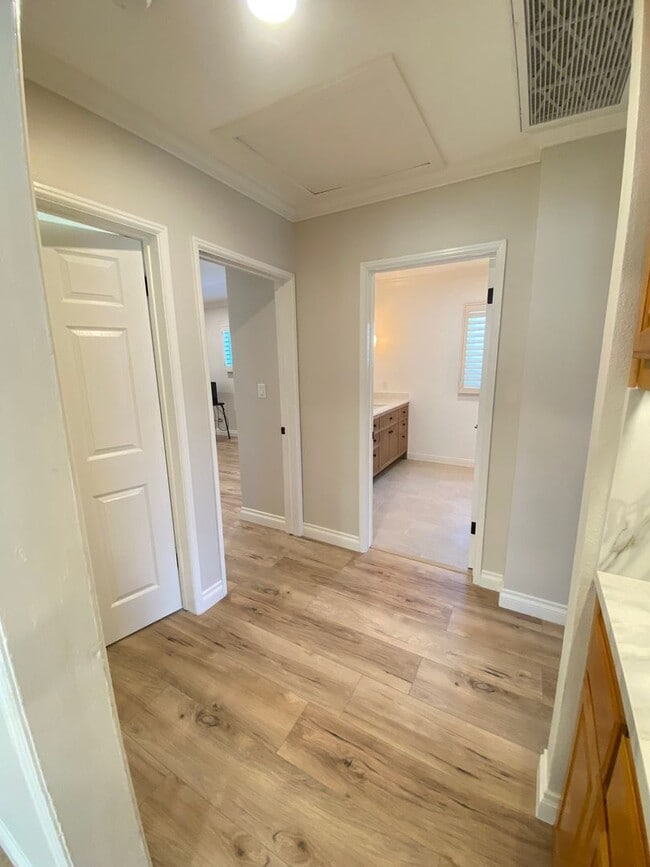 Building Photo - Beautifully Remodeled 3 Bedroom Naples Hou...