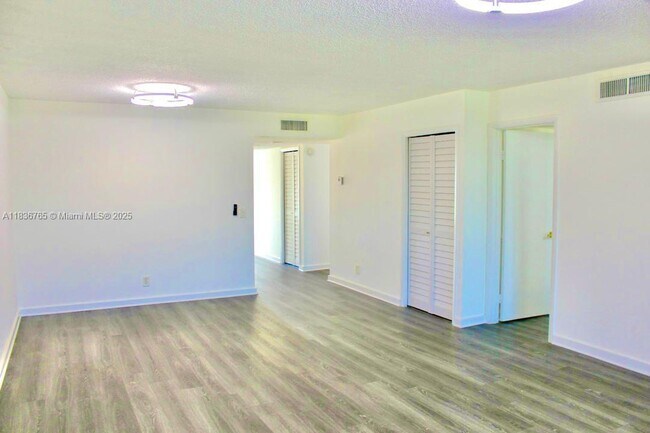 Building Photo - 16471 Blatt Blvd