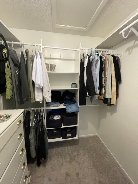 Building Photo - 6941 Ives Ln N