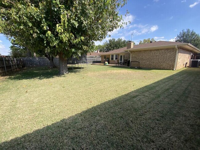 Building Photo - 5510 Greentree Ave