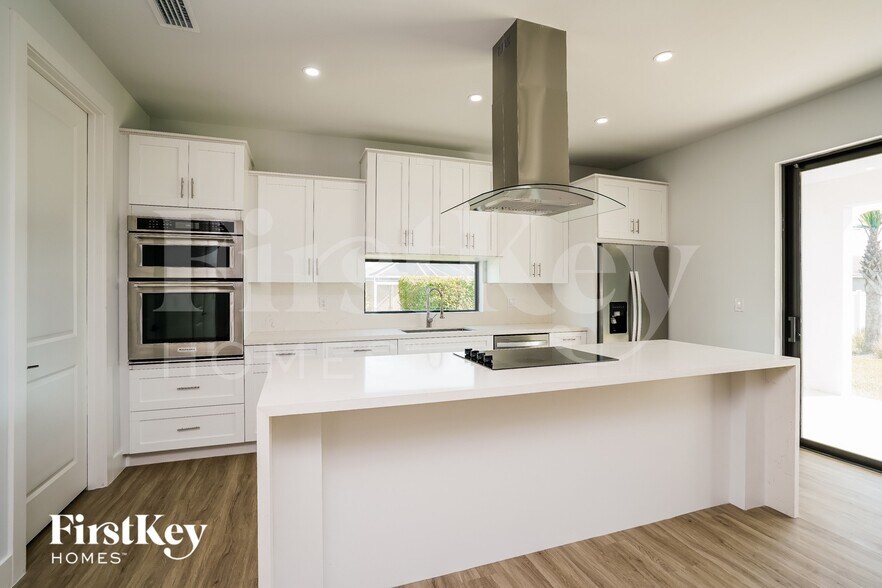 Building Photo - 1131 NE 2nd Pl