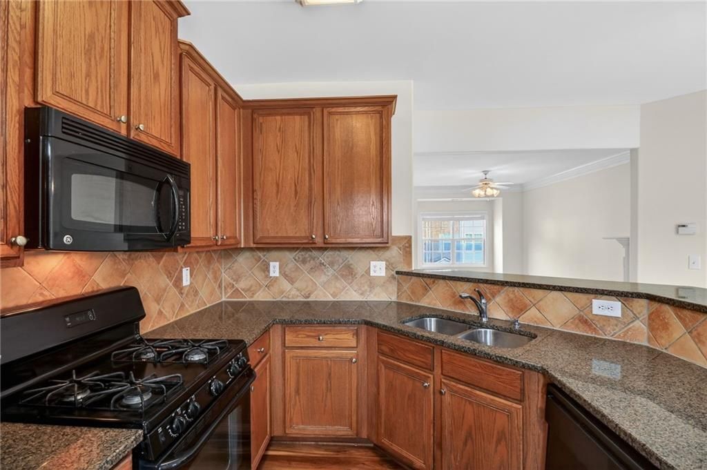 Building Photo - 2928 George Busbee Pkwy NW