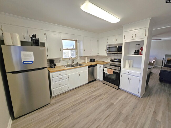 Building Photo - 251 Micala Dr