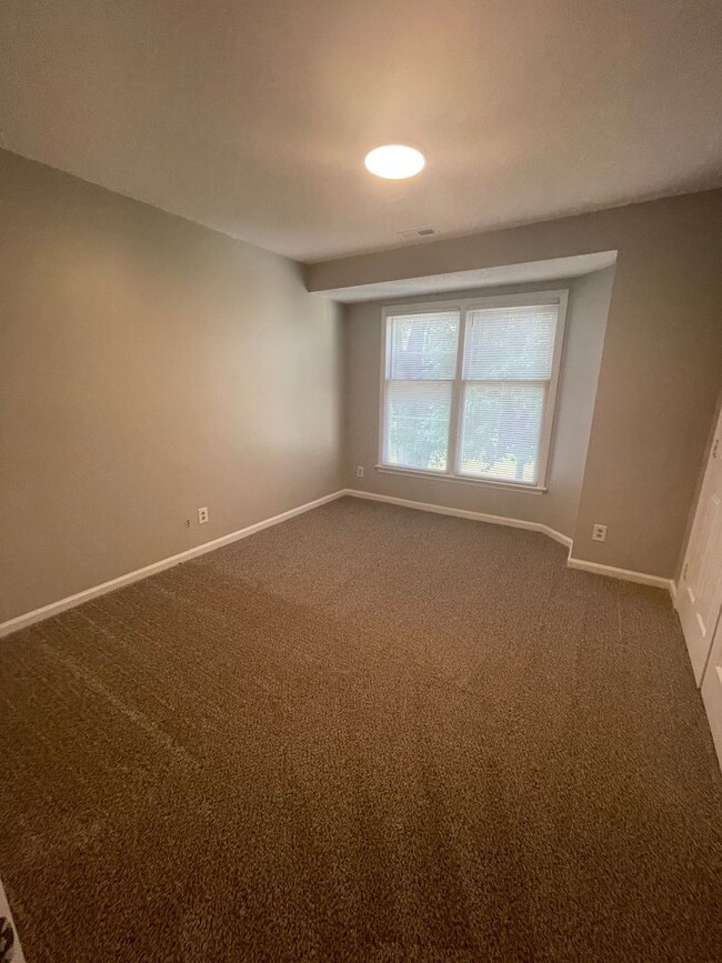 Building Photo - Rosecroft6246-