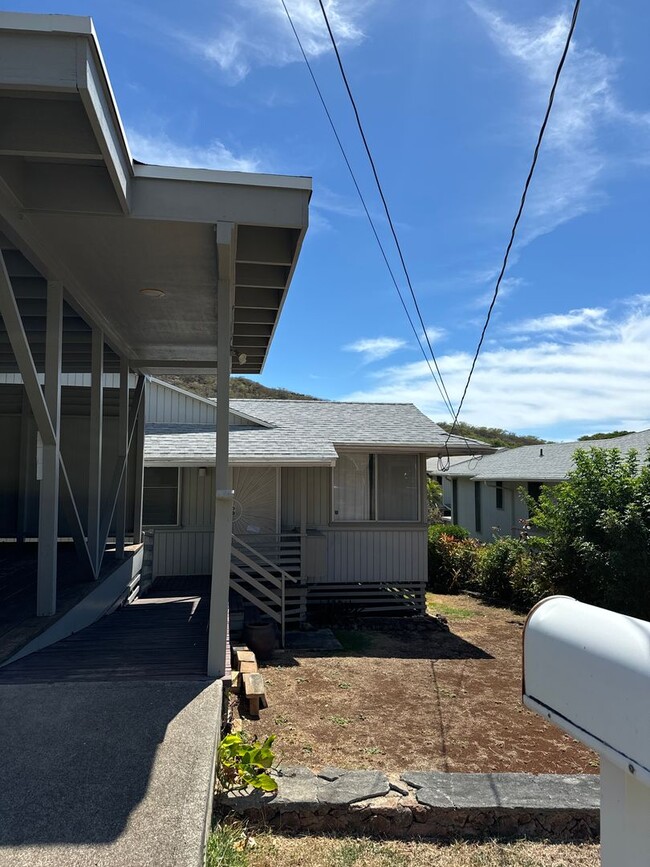 Primary Photo - Makaikoa Street - near Kahala - 3 bedroom ...