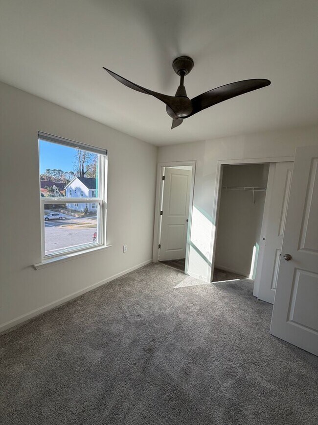 Building Photo - Price REDUCTION!