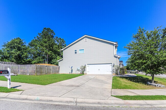 Building Photo - 479 Sebastian Dr