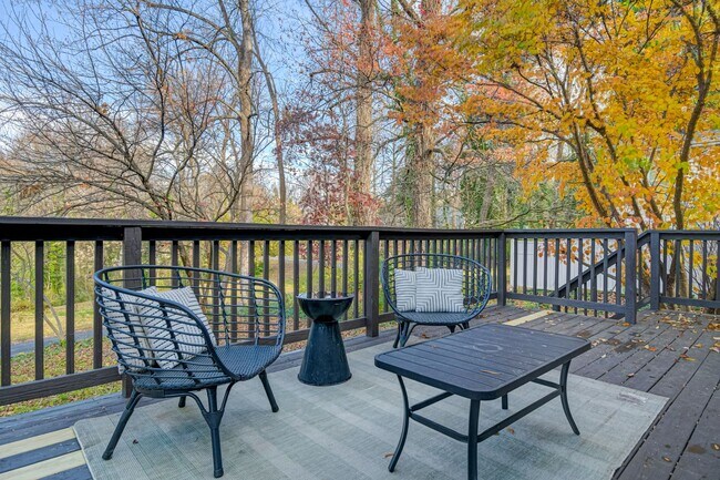 Building Photo - Washington Park 3BR 2Bth Home - available now for both short or long term lease