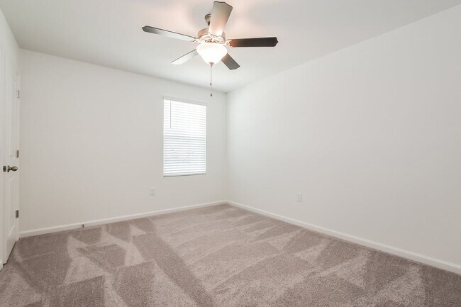 Building Photo - 2042 Hemingway Cir