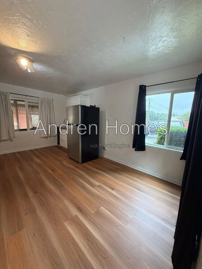 Building Photo - 10110 Soquel Dr