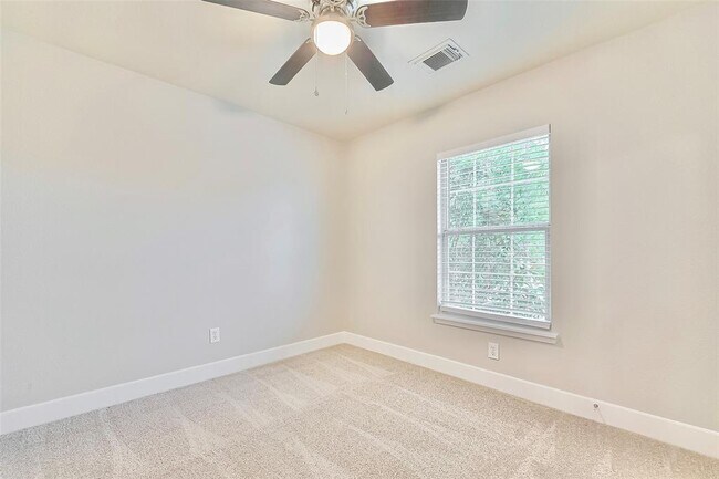 Building Photo - 5711 Silver Oak