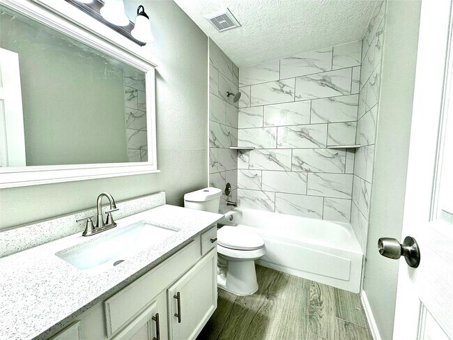 Building Photo - 8926 Sunny Point Dr