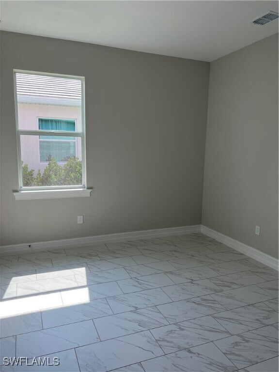 Building Photo - 393 Deauville Lp
