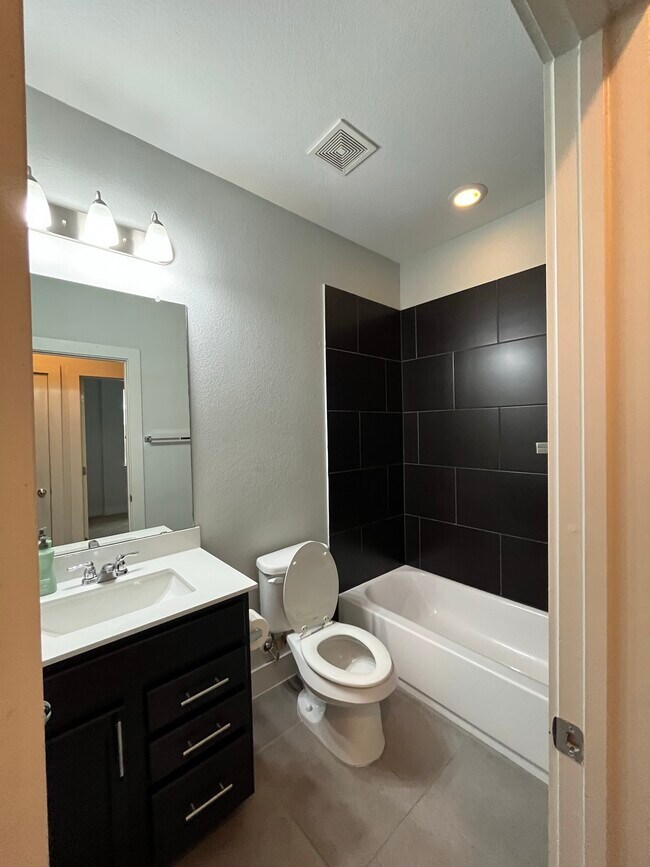 Building Photo - 2301 Capulet St
