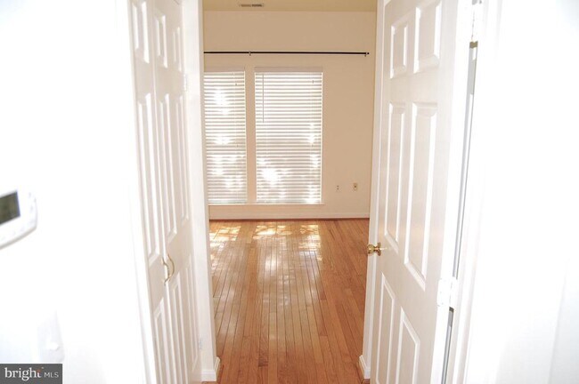 Building Photo - 4142 Fountainside Ln