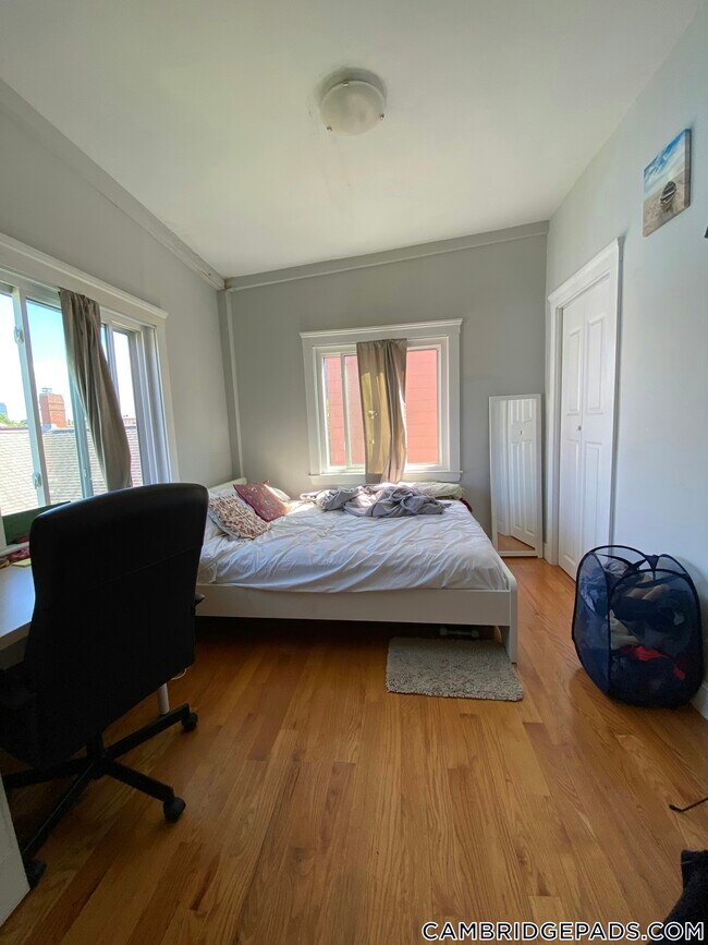 Building Photo - 376 Prospect St