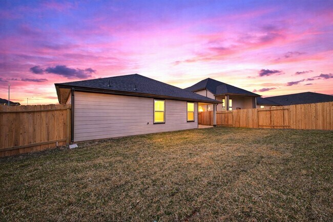 Building Photo - 3827 Langridge Dr