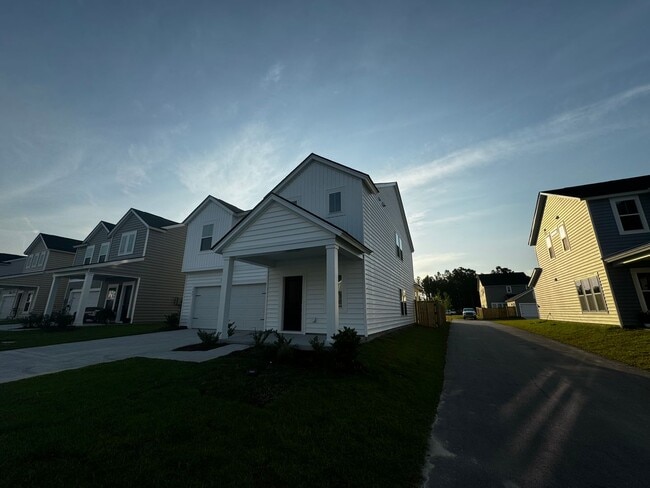 Building Photo - Summers Corner Home