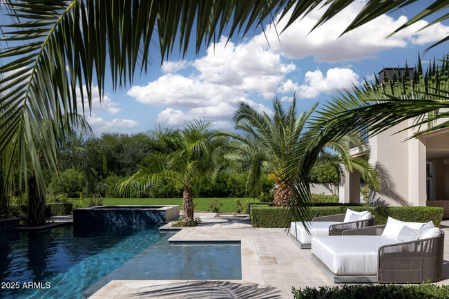 Building Photo - 7730 N Mockingbird Ln