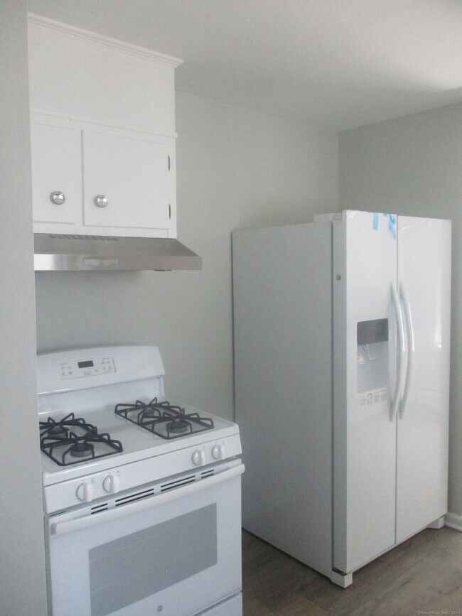 Building Photo - 10 Leuvine St