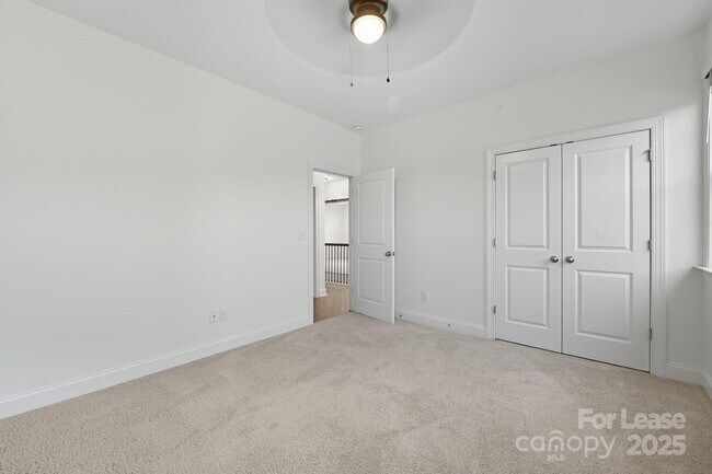 Building Photo - 425 Cassia Ct