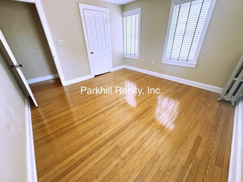 Building Photo - 24 Pen Argyl St