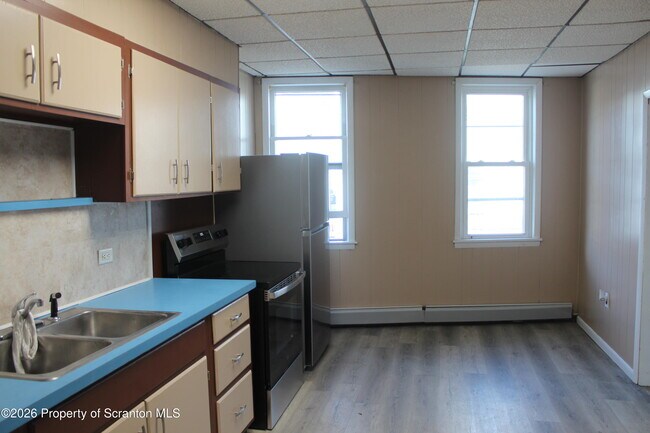 Building Photo - 61 Fallbrook St