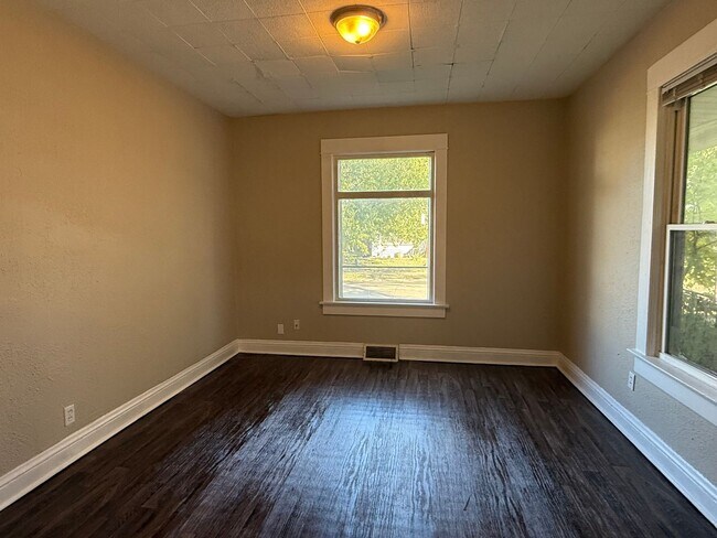 Building Photo - SL AAC1228