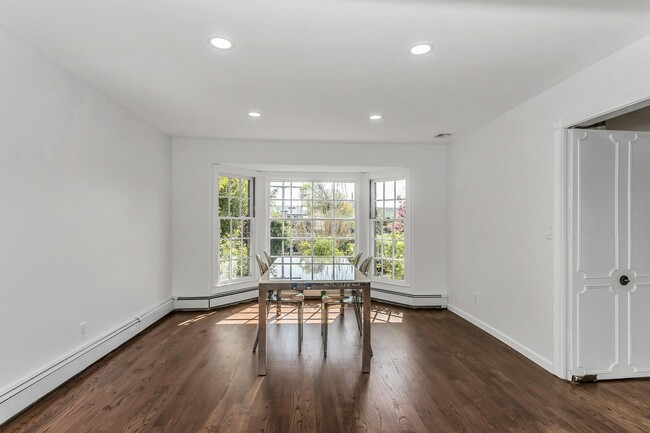 Building Photo - 1402 Bay Blvd