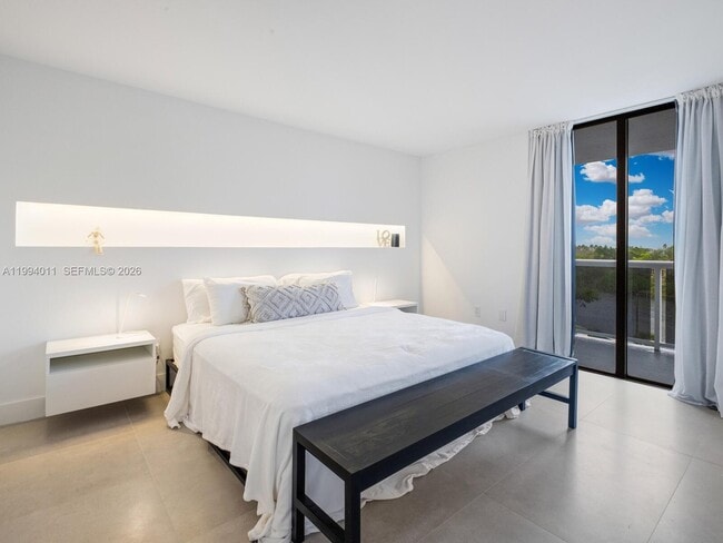 Building Photo - 20505 E Country Club Dr