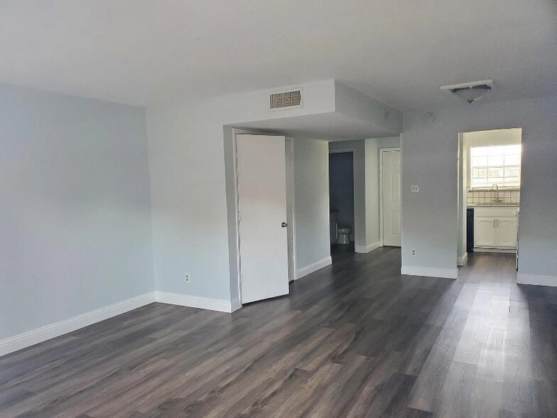 Building Photo - 7512 Chapin Rd