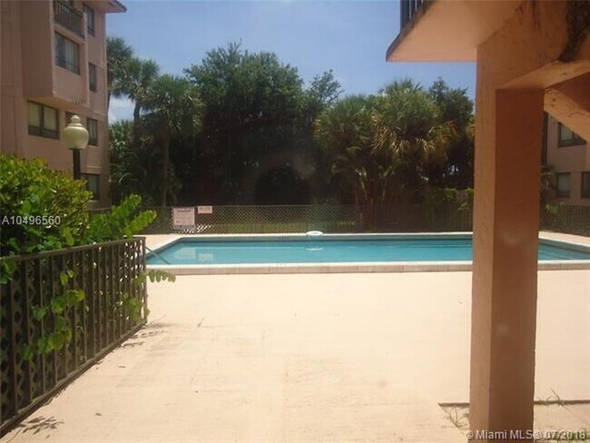 Building Photo - West Palm Beach 1 bedroom 1.5 bath Apartment.
