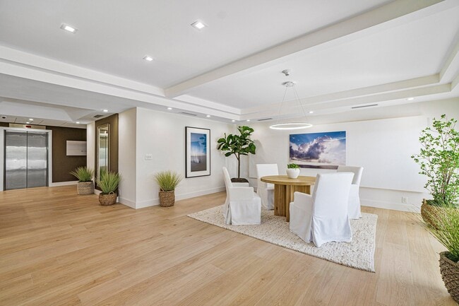 Building Photo - 2066 N Ocean Blvd
