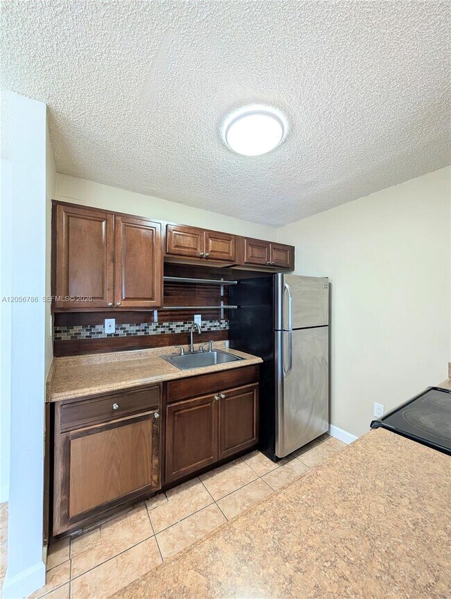 Building Photo - 10765 SW 108th Ave