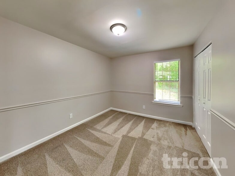 Building Photo - 2055 Towne Manor Dr NW