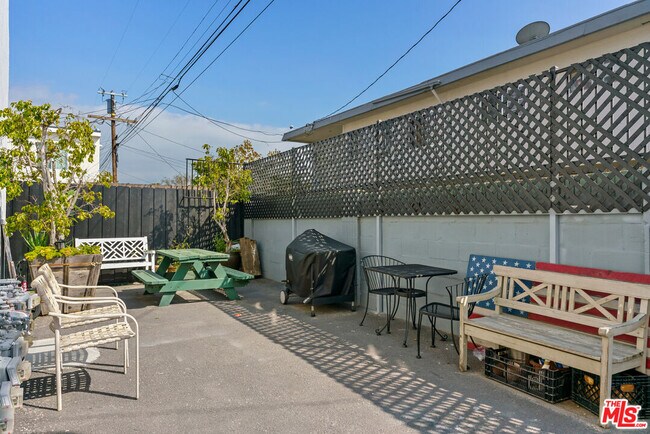 Building Photo - 5468 Blackwelder St