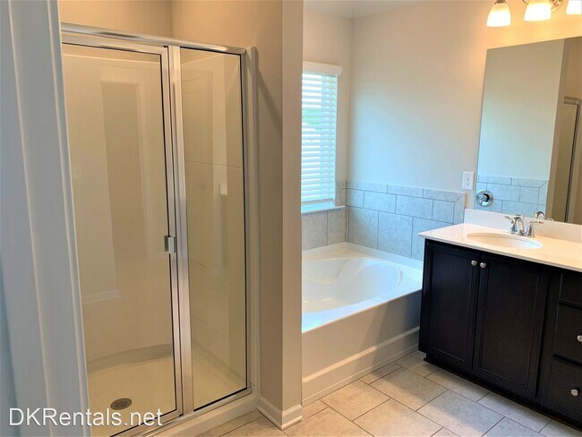 Building Photo - 3 br, 2.5 bath House - 1518 Ashbrooke Trace