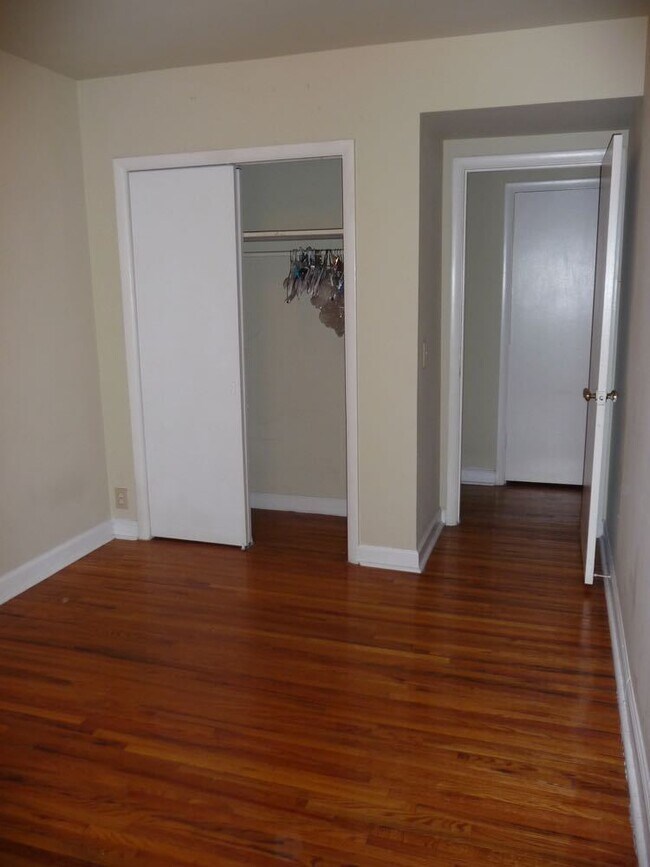 Building Photo - 246 White Bridge Pike