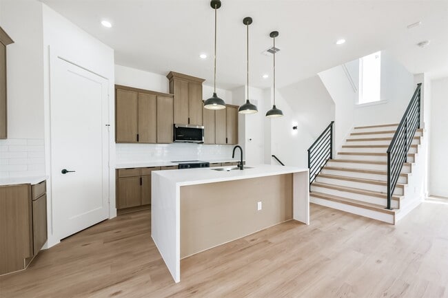 Building Photo - 3808 Ennis St