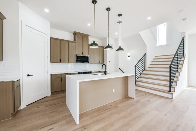 Building Photo - 3810 Ennis St