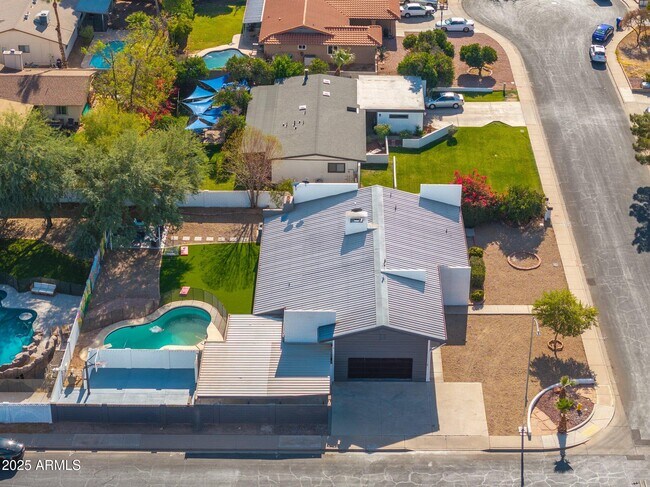 Building Photo - 1759 N Spring Cir