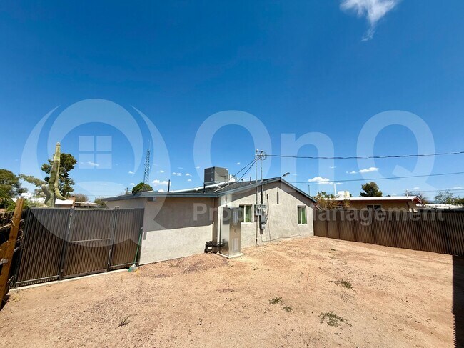 Building Photo - 207 W Ohio St