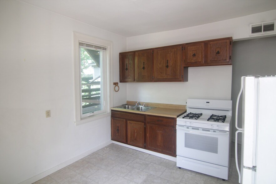 Building Photo - 303 West St