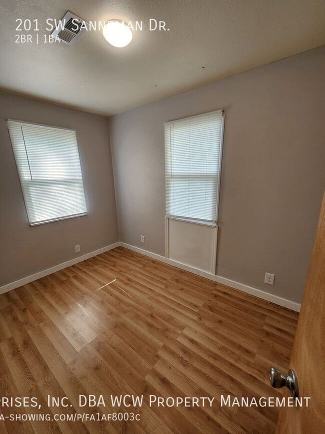 Building Photo - 201 SW Sanneman Dr