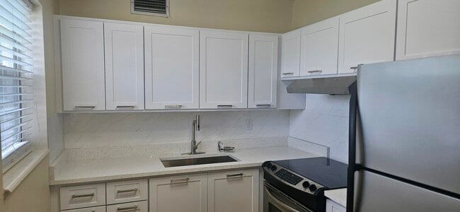 Building Photo - 184 Waltham H