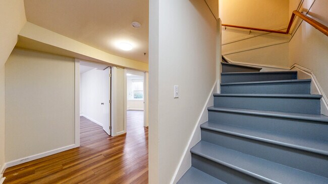 Building Photo - 1627 Clay St